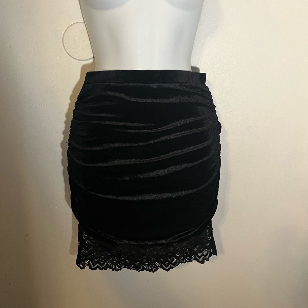 Black bodycon skirt with lace trim